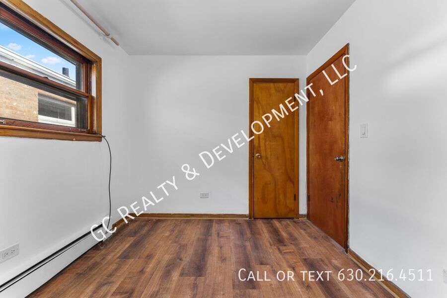 *** 1 MONTH RENT FREE / RECENTLY UPDATED / 3 BDRM / FRESHLY PAINTED /  LAUNDRY ON SITE / 2ND FLOOR *** property image