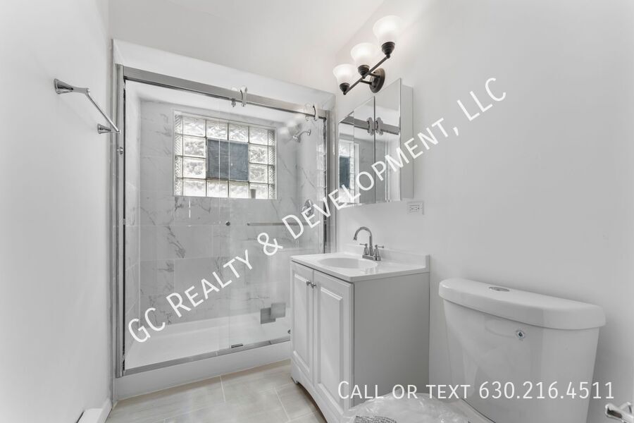 *** 1 MONTH RENT FREE / RECENTLY UPDATED / 3 BDRM / FRESHLY PAINTED /  LAUNDRY ON SITE / 2ND FLOOR *** property image