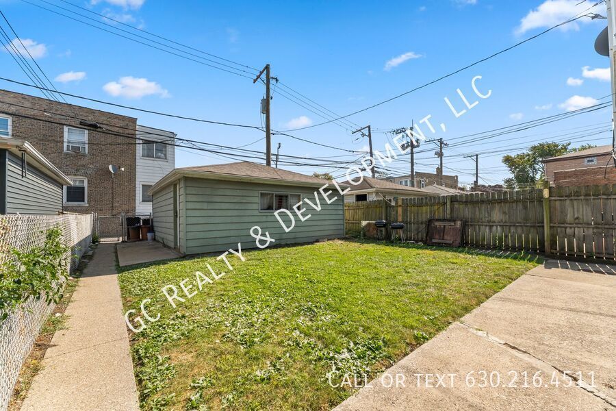 *** 1 MONTH RENT FREE / RECENTLY UPDATED / 3 BDRM / FRESHLY PAINTED /  LAUNDRY ON SITE / 2ND FLOOR *** property image