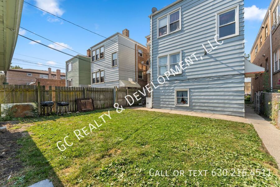 *** 1 MONTH RENT FREE / RECENTLY UPDATED / 3 BDRM / FRESHLY PAINTED /  LAUNDRY ON SITE / 2ND FLOOR *** property image