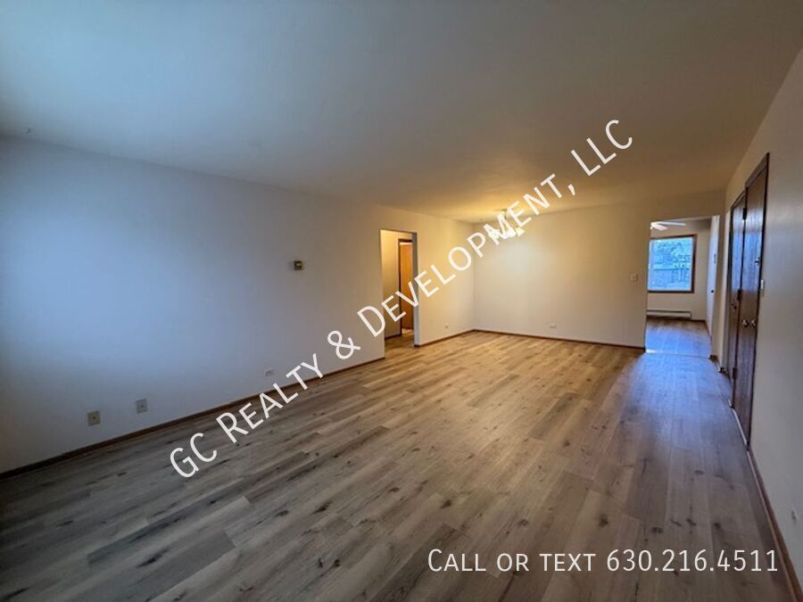 *** 2 BDRM / 1000 SQFT / 2 PARKING SPOTS / TENANTS ONLY PAY ELECTRIC / PET FRIENDLY *** property image