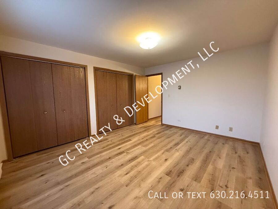 *** 2 BDRM / 1000 SQFT / 2 PARKING SPOTS / TENANTS ONLY PAY ELECTRIC / PET FRIENDLY *** property image