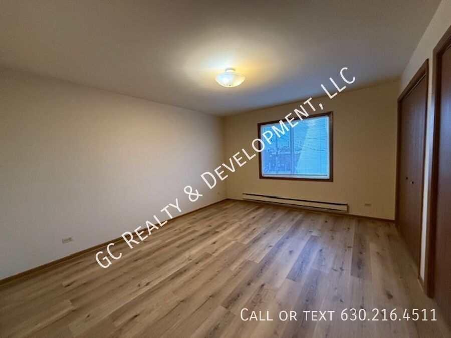 *** 2 BDRM / 1000 SQFT / 2 PARKING SPOTS / TENANTS ONLY PAY ELECTRIC / PET FRIENDLY *** property image