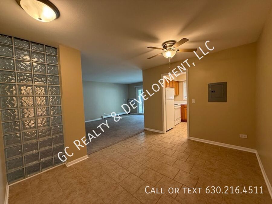 *** WALK TO METRA / HEAT INCL / PAY ONLY ELECTRIC / LAUNDRY NEXT TO UNIT / SMALL PET FRIENDLY *** property image