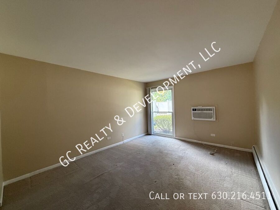 *** WALK TO METRA / HEAT INCL / PAY ONLY ELECTRIC / LAUNDRY NEXT TO UNIT / SMALL PET FRIENDLY *** property image