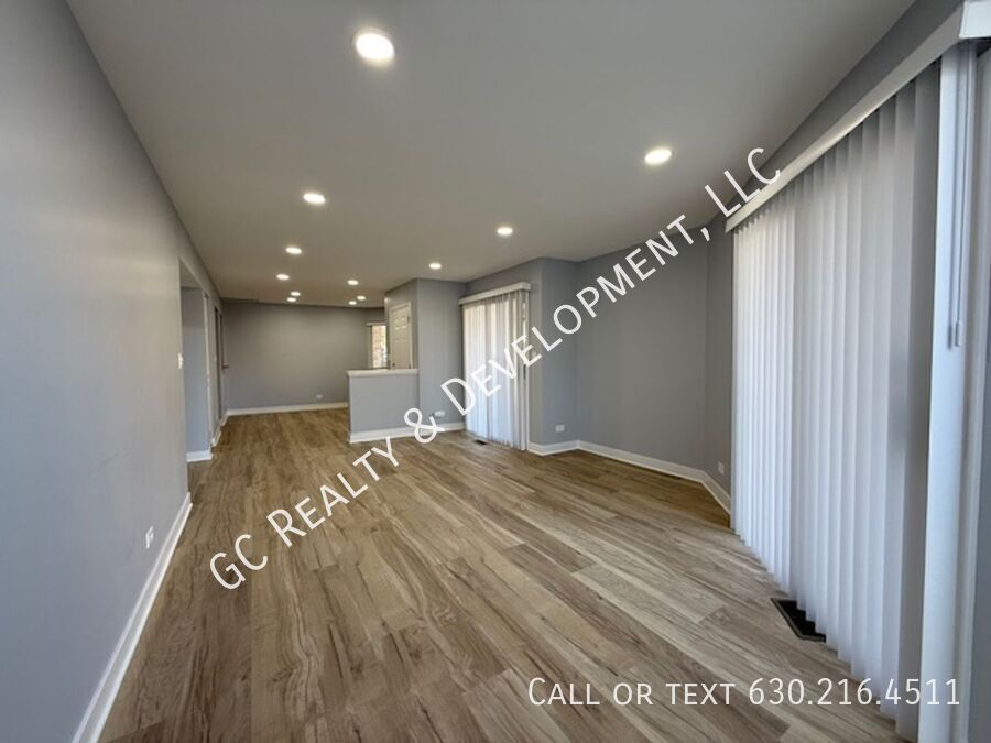 *** RECENTLY UPDATED / 2 BDRM -  2BTH / NEW IN UNIT LAUNDRY / GARAGE PARKING / STORAGE UNIT *** property image
