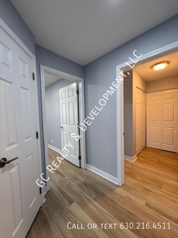 *** RECENTLY UPDATED / 2 BDRM -  2BTH / NEW IN UNIT LAUNDRY / GARAGE PARKING / STORAGE UNIT *** property image