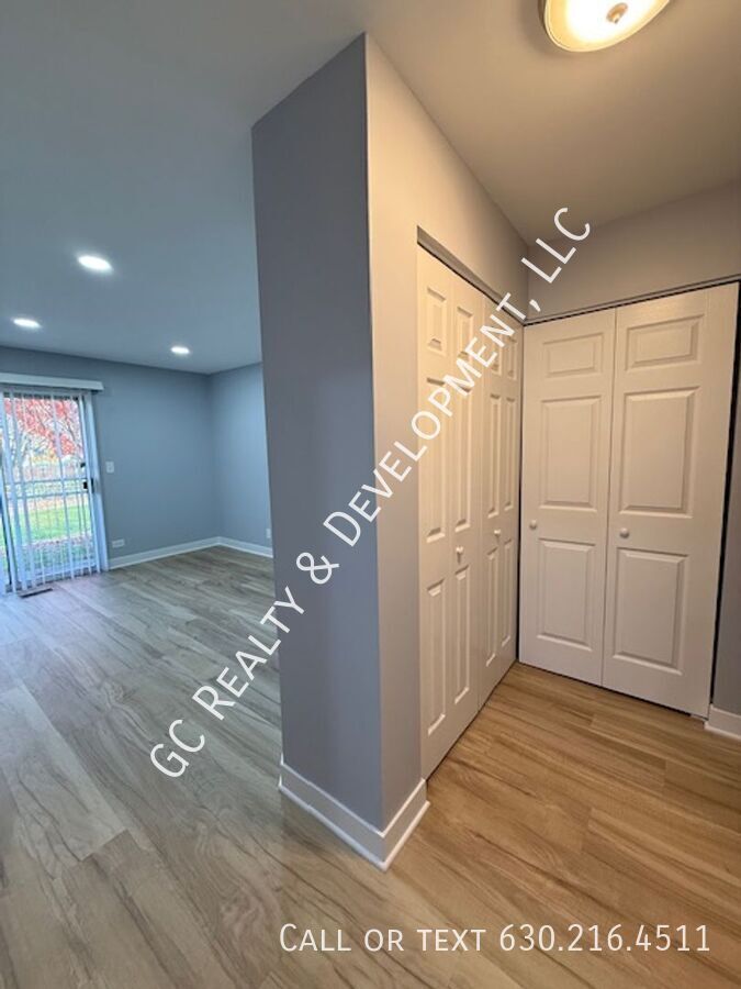 *** RECENTLY UPDATED / 2 BDRM -  2BTH / NEW IN UNIT LAUNDRY / GARAGE PARKING / STORAGE UNIT *** property image