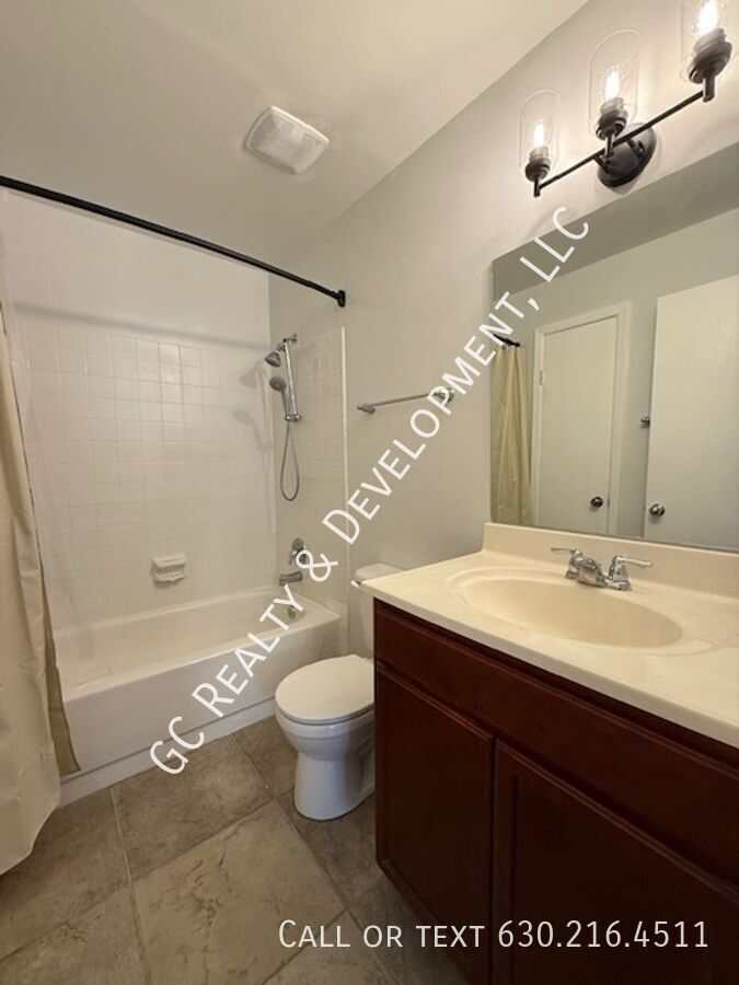 *** 2 BDRM - 2 BTH / IN UNIT LAUNDRY / RECENTLY UPDATED / OUTDOOR POOL / ON SITE GYM *** property image