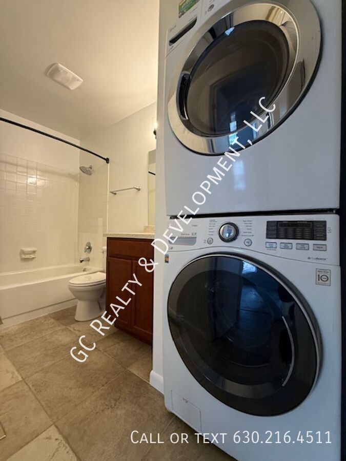 *** 2 BDRM - 2 BTH / IN UNIT LAUNDRY / RECENTLY UPDATED / OUTDOOR POOL / ON SITE GYM *** property image