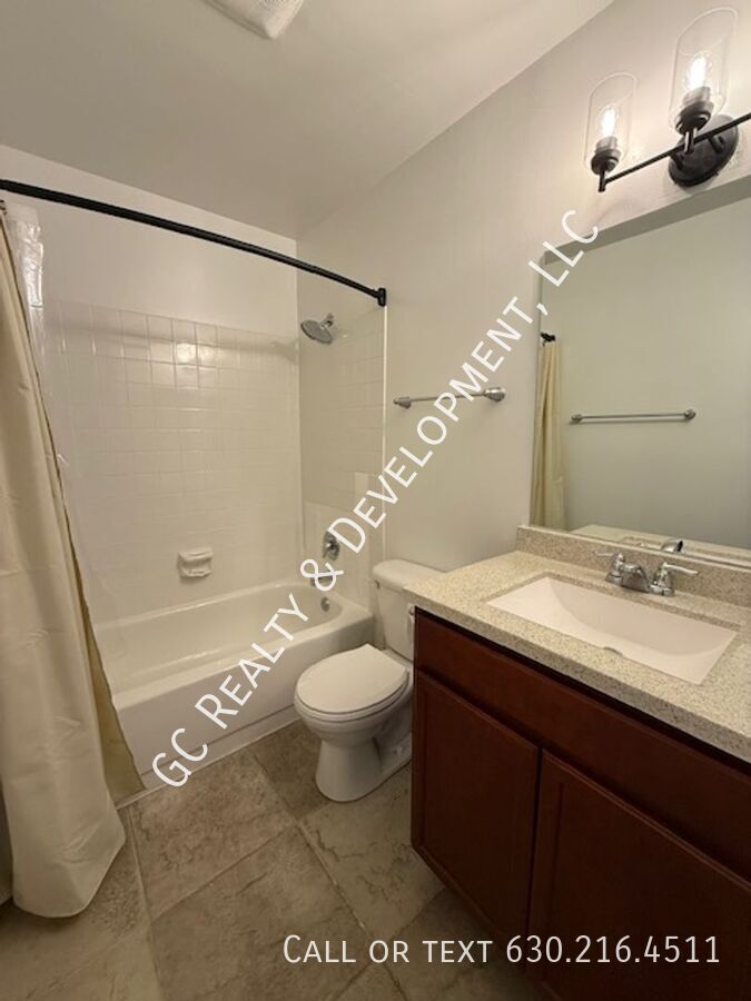 *** 2 BDRM - 2 BTH / IN UNIT LAUNDRY / RECENTLY UPDATED / OUTDOOR POOL / ON SITE GYM *** property image