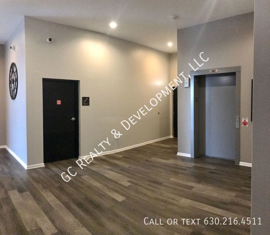 *** 2 BDRM / 2 BATH / HEATED GARAGE / LAUNDRY IN UNIT / HARDWOOD / NEWER BUILDING *** property image