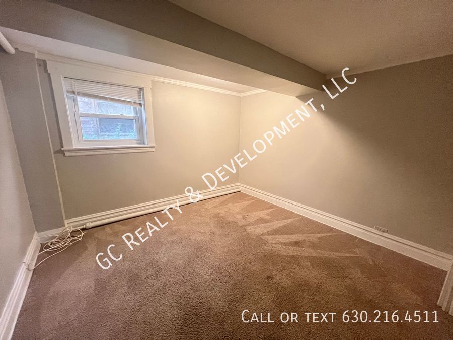 *** 1/2 MO RENT FREE / PORTAGE PARK / 2BDRM / SS APPLIANCES INCL / FREE LAUNDRY IN BUILDING / STREET PARKING *** property image