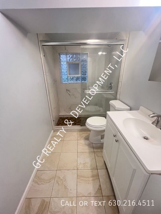 *** 1/2 MO RENT FREE / PORTAGE PARK / 2BDRM / SS APPLIANCES INCL / FREE LAUNDRY IN BUILDING / STREET PARKING *** property image