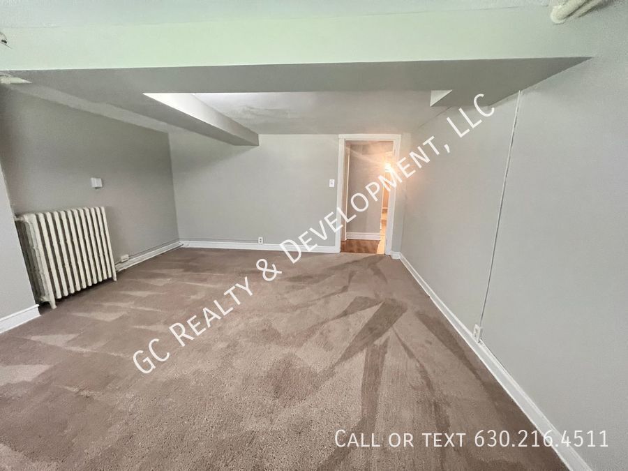 *** 1/2 MO RENT FREE / PORTAGE PARK / 2BDRM / SS APPLIANCES INCL / FREE LAUNDRY IN BUILDING / STREET PARKING *** property image