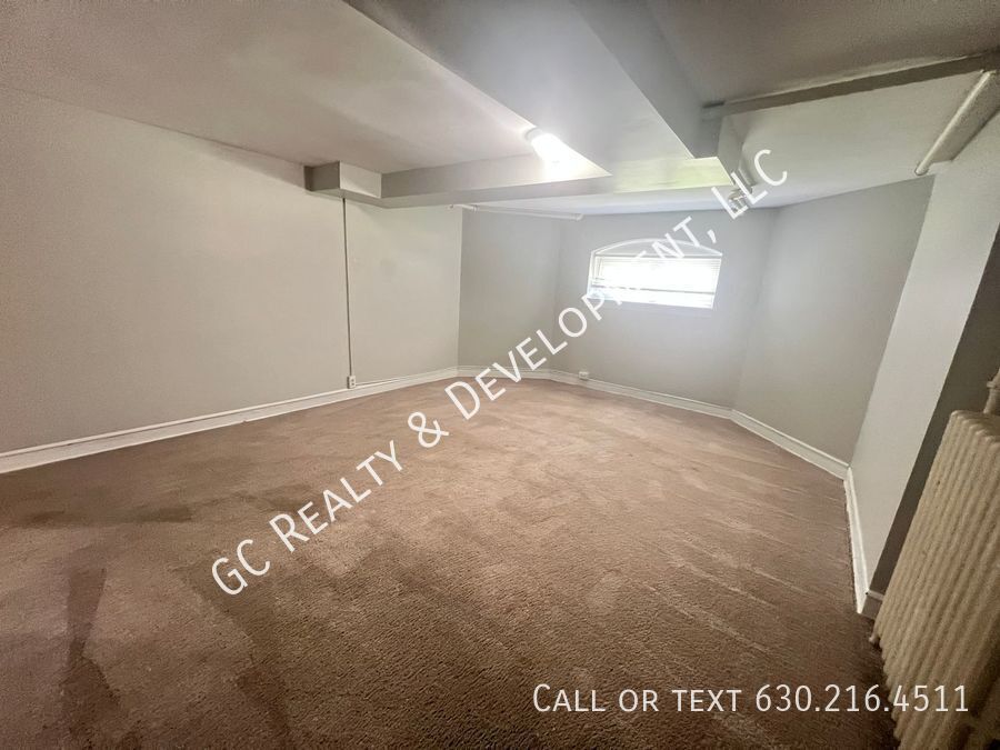 *** 1/2 MO RENT FREE / PORTAGE PARK / 2BDRM / SS APPLIANCES INCL / FREE LAUNDRY IN BUILDING / STREET PARKING *** property image