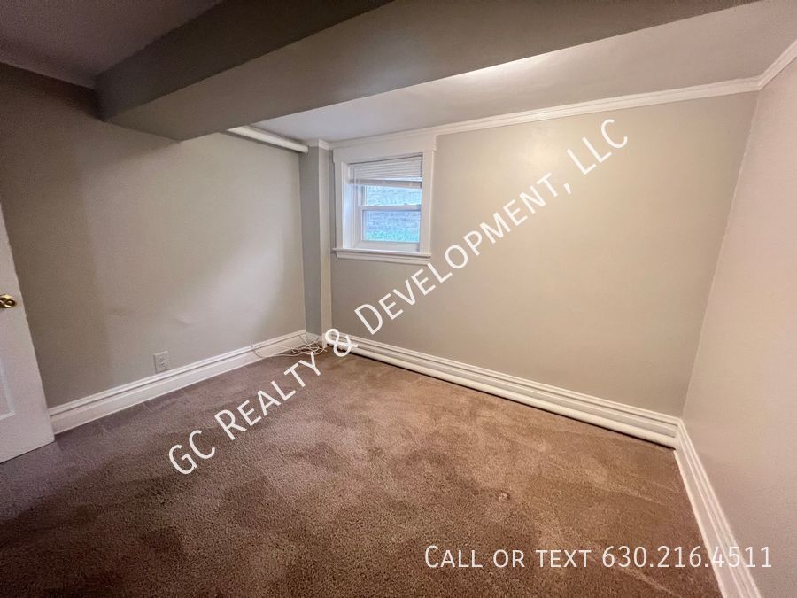 *** 1/2 MO RENT FREE / PORTAGE PARK / 2BDRM / SS APPLIANCES INCL / FREE LAUNDRY IN BUILDING / STREET PARKING *** property image