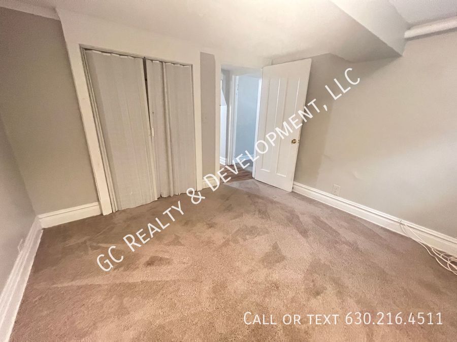 *** 1/2 MO RENT FREE / PORTAGE PARK / 2BDRM / SS APPLIANCES INCL / FREE LAUNDRY IN BUILDING / STREET PARKING *** property image