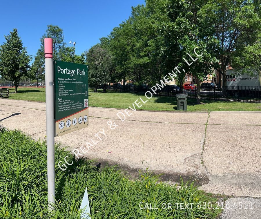 *** 1/2 MO RENT FREE / PORTAGE PARK / 2BDRM / SS APPLIANCES INCL / FREE LAUNDRY IN BUILDING / STREET PARKING *** property image