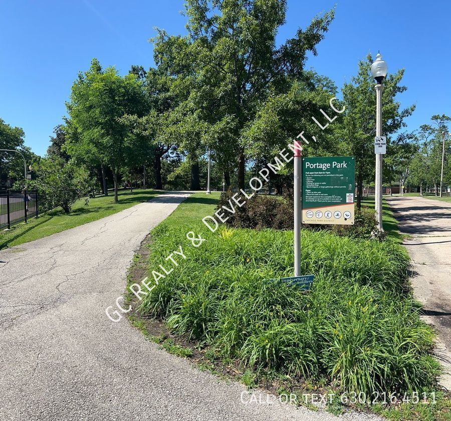 *** 1/2 MO RENT FREE / PORTAGE PARK / 2BDRM / SS APPLIANCES INCL / FREE LAUNDRY IN BUILDING / STREET PARKING *** property image