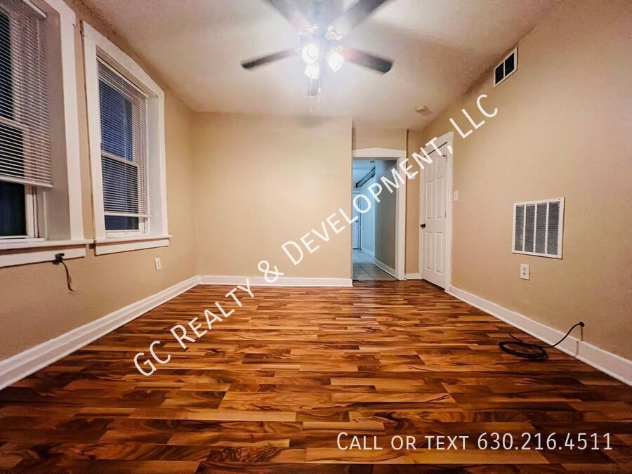 *** 1/2 MO RENT FREE / GREAT LOCATION / 3 BDRM - 1 BTH / APPL INCL / LARGE YARD *** property image