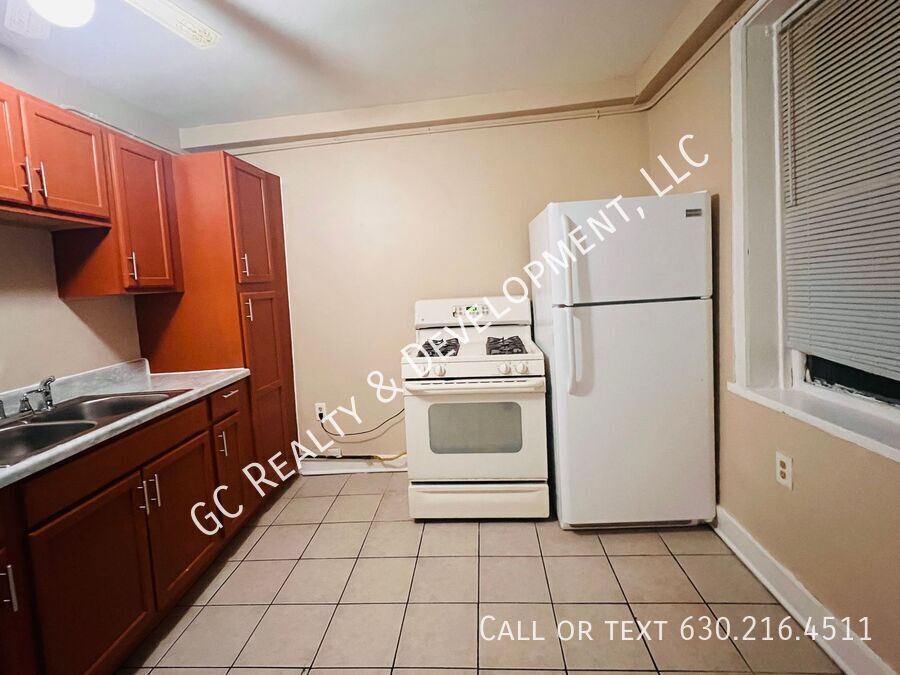 *** 1/2 MO RENT FREE / GREAT LOCATION / 3 BDRM - 1 BTH / APPL INCL / LARGE YARD *** property image