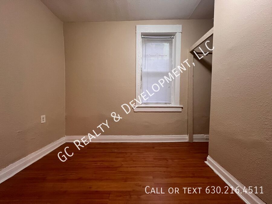 *** 1/2 MO RENT FREE / GREAT LOCATION / 3 BDRM - 1 BTH / APPL INCL / LARGE YARD *** property image