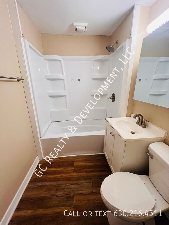 *** 1/2 MO RENT FREE / GREAT LOCATION / 3 BDRM - 1 BTH / APPL INCL / LARGE YARD *** property image