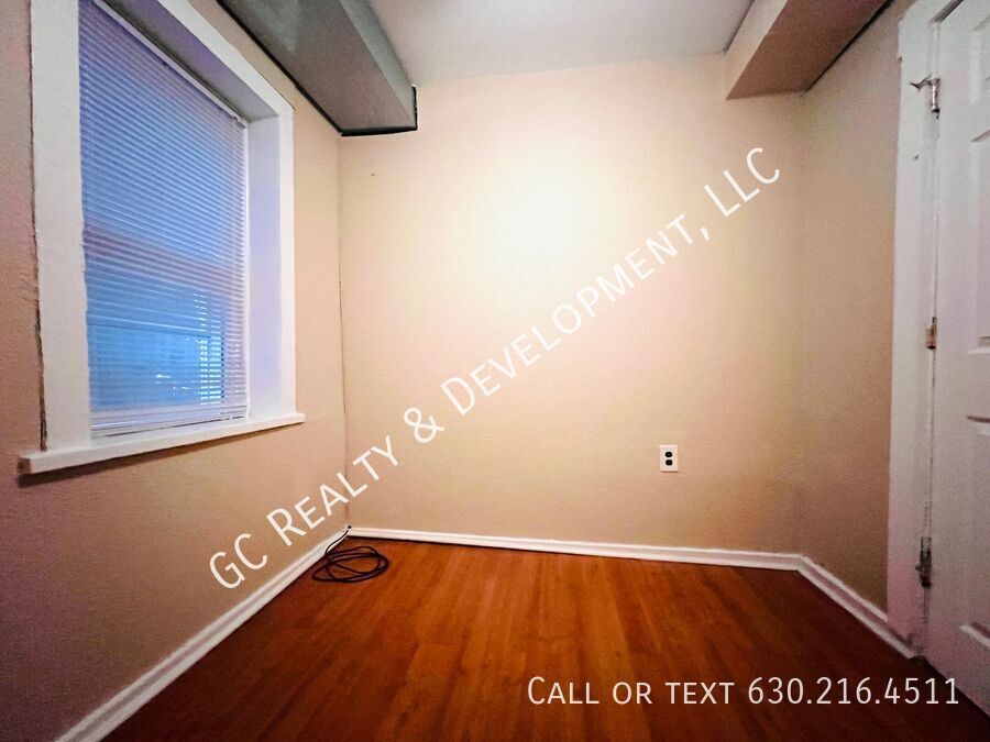 *** 1/2 MO RENT FREE / GREAT LOCATION / 3 BDRM - 1 BTH / APPL INCL / LARGE YARD *** property image