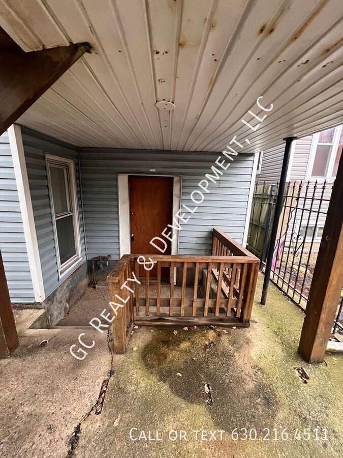 *** 1/2 MO RENT FREE / GREAT LOCATION / 3 BDRM - 1 BTH / APPL INCL / LARGE YARD *** property image