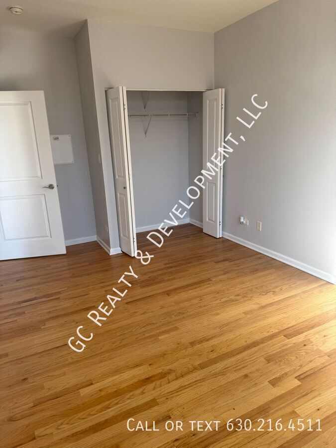 *** 2 BDRM / 2 BATH / HEATED GARAGE / LAUNDRY IN UNIT / HARDWOOD / NEWER BUILDING *** property image