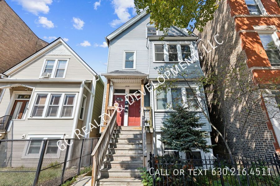 *** ​1/2 MO RENT FREE / WRIGLEYVILLE LOCATION / FULLY UPDATED / 3 BDRM / APPL INCL / CENTRAL AIR *** property image