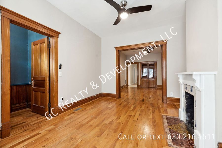 *** ​1/2 MO RENT FREE / WRIGLEYVILLE LOCATION / FULLY UPDATED / 3 BDRM / APPL INCL / CENTRAL AIR *** property image