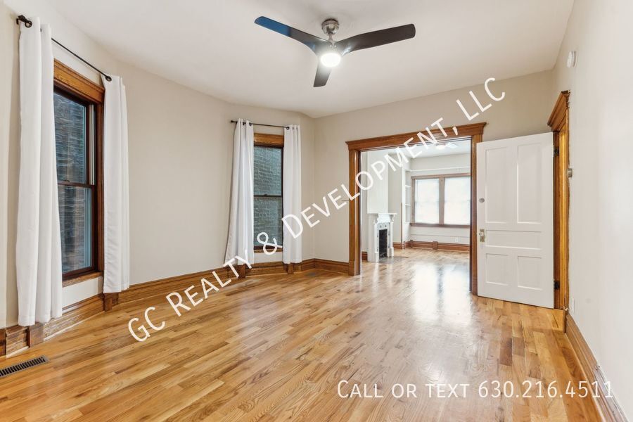 *** ​1/2 MO RENT FREE / WRIGLEYVILLE LOCATION / FULLY UPDATED / 3 BDRM / APPL INCL / CENTRAL AIR *** property image