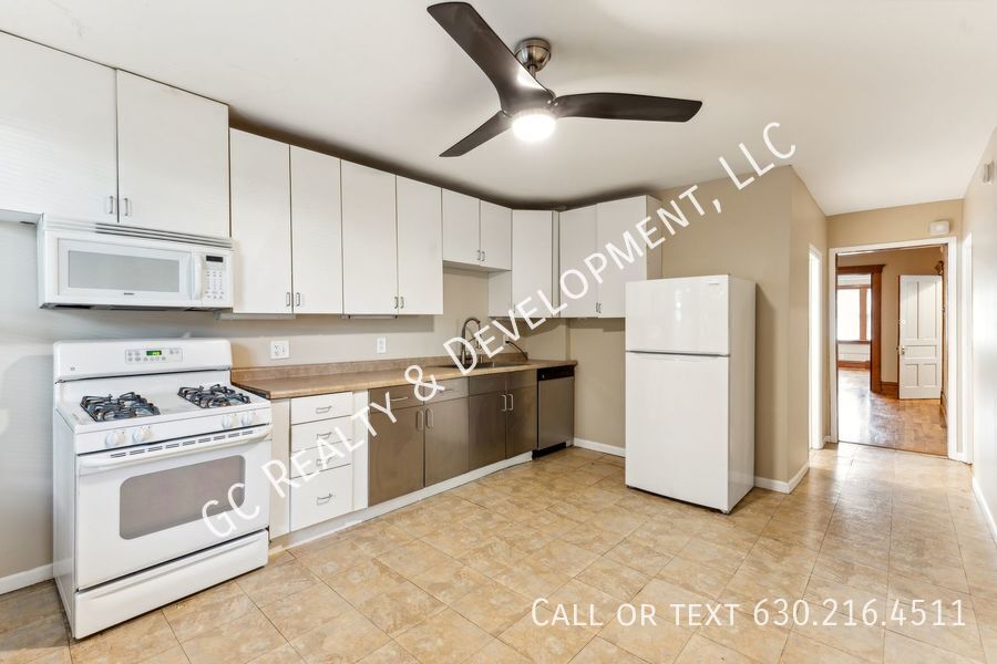 *** ​1/2 MO RENT FREE / WRIGLEYVILLE LOCATION / FULLY UPDATED / 3 BDRM / APPL INCL / CENTRAL AIR *** property image
