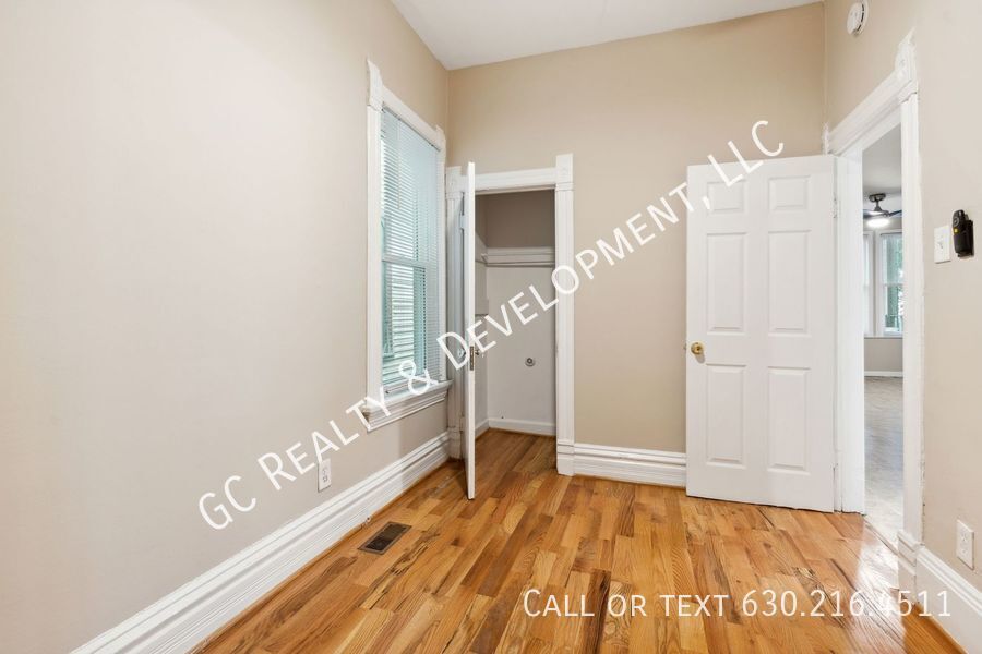 *** ​1/2 MO RENT FREE / WRIGLEYVILLE LOCATION / FULLY UPDATED / 3 BDRM / APPL INCL / CENTRAL AIR *** property image