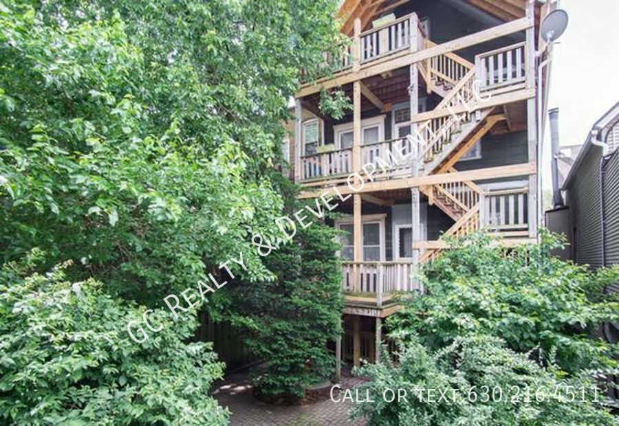 *** ​1/2 MO RENT FREE / WRIGLEYVILLE LOCATION / FULLY UPDATED / 3 BDRM / APPL INCL / CENTRAL AIR *** property image