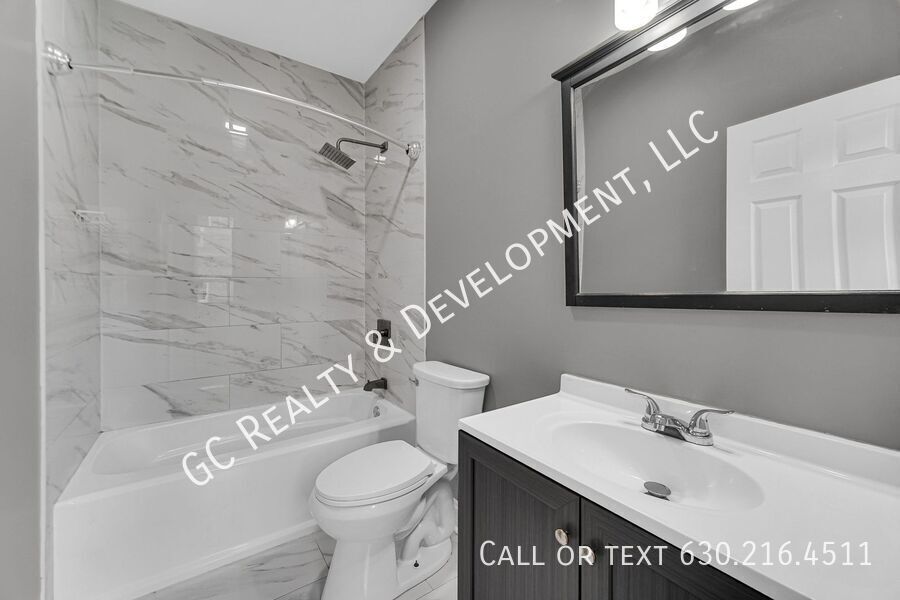 *** 1/2 MO RENT FREE / RECENTLY UPDATED / 4 BDRM - 2 BTH / CENTRAL AC / GARAGE PARKING AVAIL / PET FRIENDLY *** property image