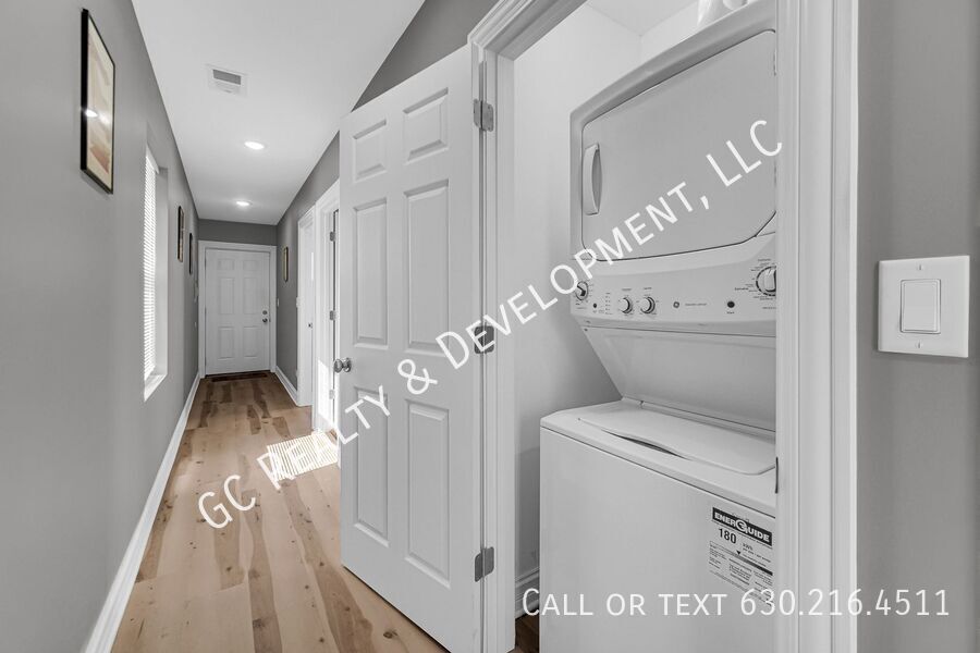 *** 1/2 MO RENT FREE / RECENTLY UPDATED / 4 BDRM - 2 BTH / CENTRAL AC / GARAGE PARKING AVAIL / PET FRIENDLY *** property image