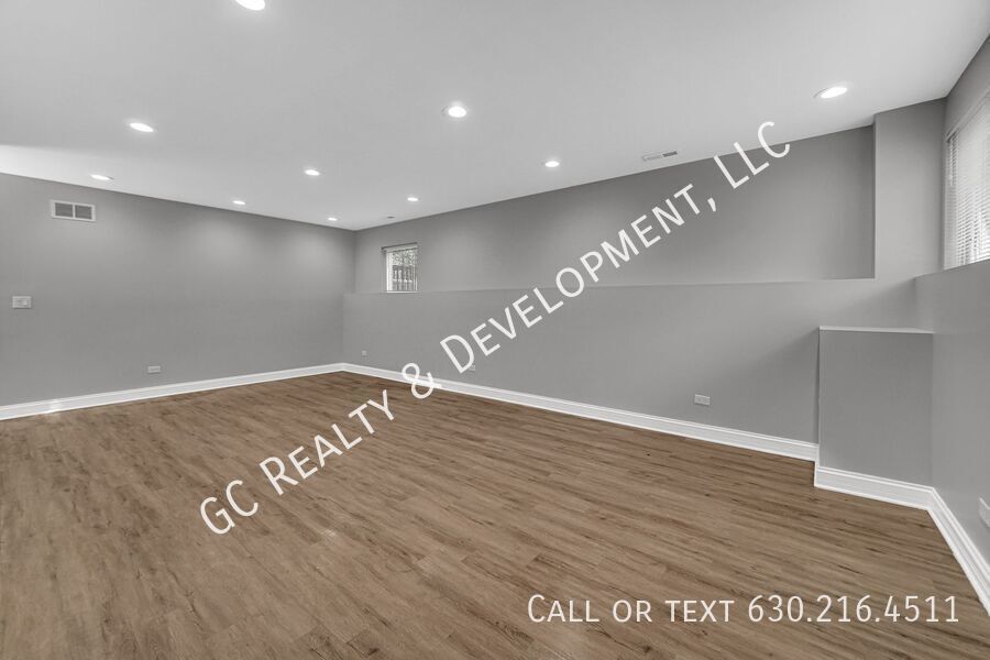 *** 1/2 MO RENT FREE / RECENTLY UPDATED / 4 BDRM - 2 BTH / CENTRAL AC / GARAGE PARKING AVAIL / PET FRIENDLY *** property image