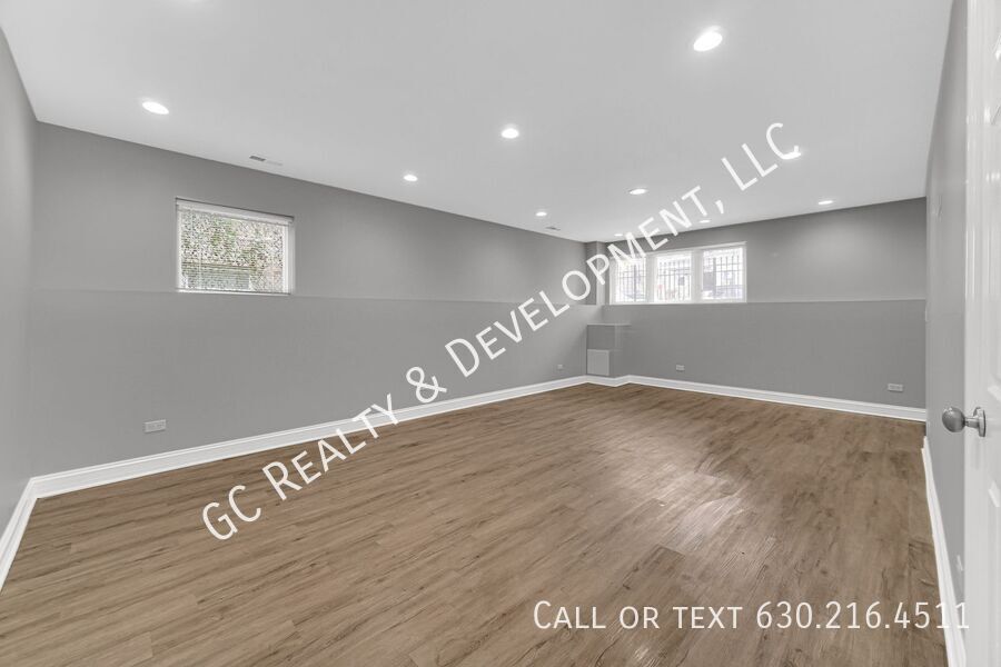 *** 1/2 MO RENT FREE / RECENTLY UPDATED / 4 BDRM - 2 BTH / CENTRAL AC / GARAGE PARKING AVAIL / PET FRIENDLY *** property image