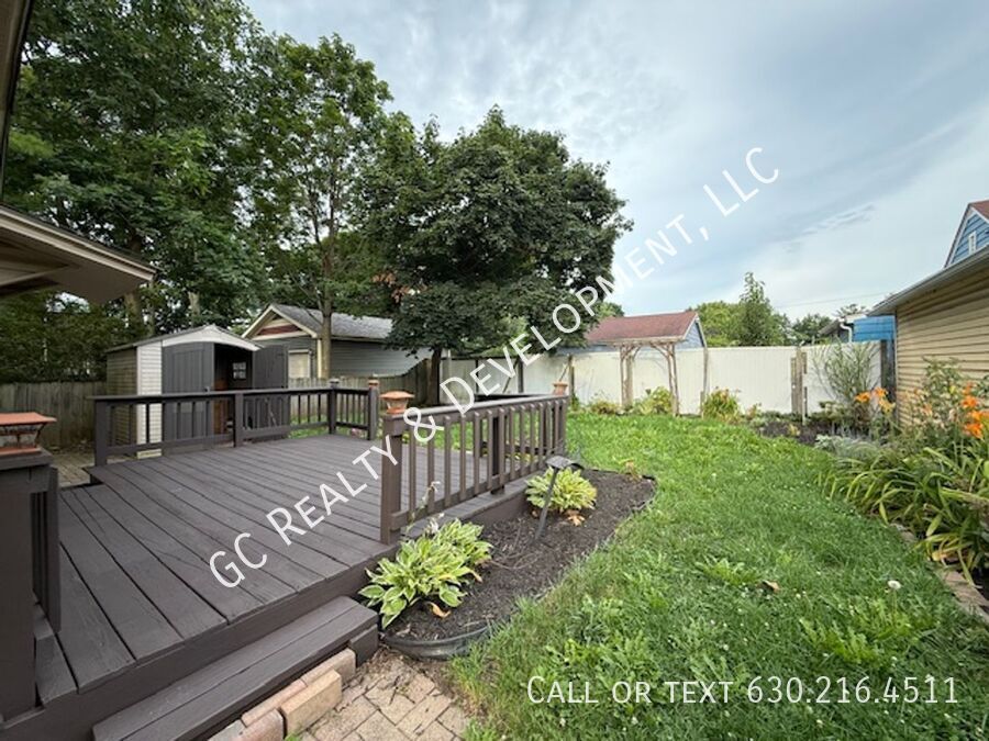 *** 1/2 MO RENT FREE / 2 BDRM / PET FRIENDLY / ATTIC STORAGE / BASEMENT / TONS OF PARKING *** property image