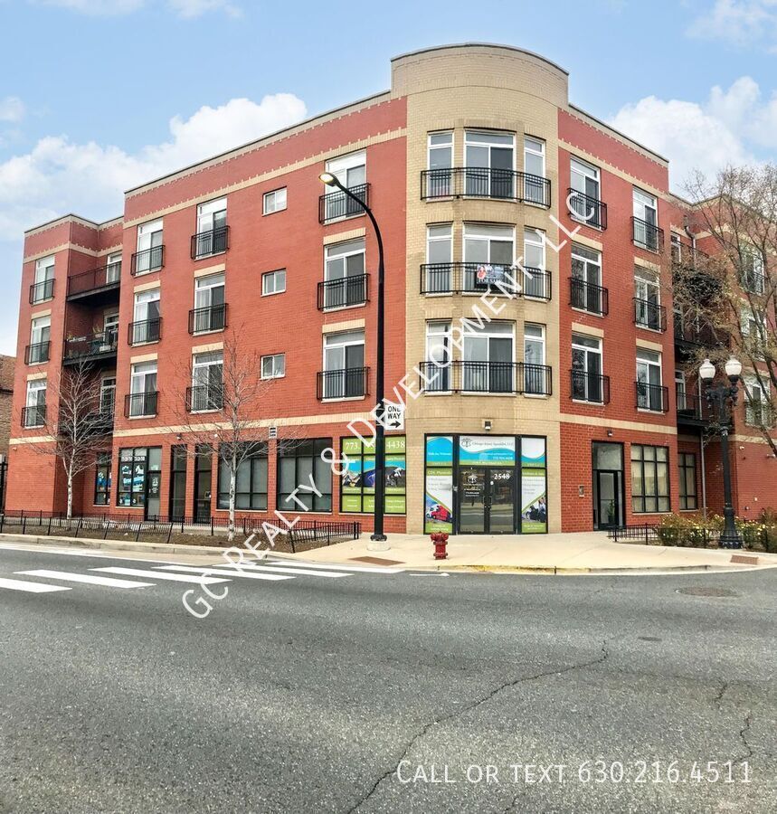 *** 2 BDRM / 2 BATH / HEATED GARAGE / LAUNDRY IN UNIT / HARDWOOD / NEWER BUILDING *** property image