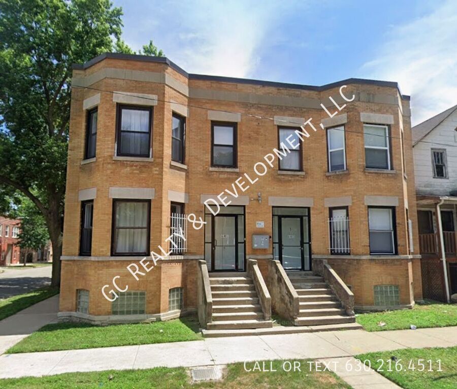 *** 1/2 MO RENT FREE / RECENTLY UPDATED / CENTRAL AC / 3 BDRMS / FIRST FLOOR UNIT / SS APPL INCL / W&D IN UNIT *** property image