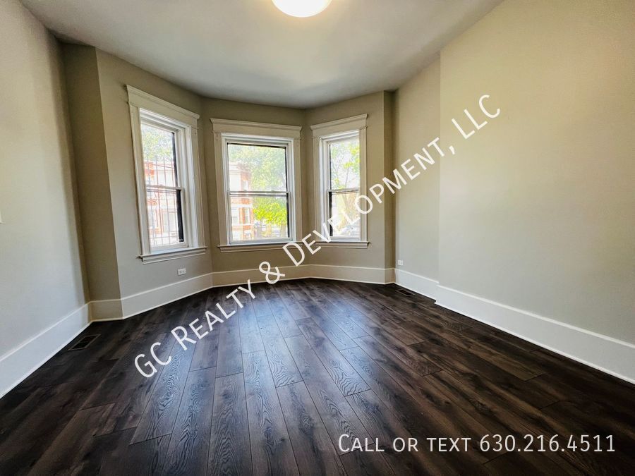 *** 1/2 MO RENT FREE / RECENTLY UPDATED / CENTRAL AC / 3 BDRMS / FIRST FLOOR UNIT / SS APPL INCL / W&D IN UNIT *** property image