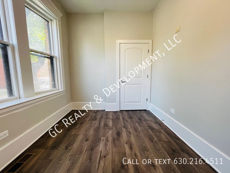 *** 1/2 MO RENT FREE / RECENTLY UPDATED / CENTRAL AC / 3 BDRMS / FIRST FLOOR UNIT / SS APPL INCL / W&D IN UNIT *** property image
