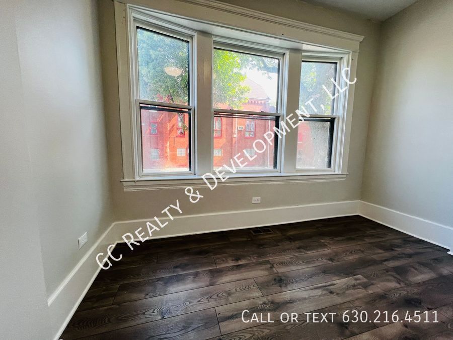 *** 1/2 MO RENT FREE / RECENTLY UPDATED / CENTRAL AC / 3 BDRMS / FIRST FLOOR UNIT / SS APPL INCL / W&D IN UNIT *** property image