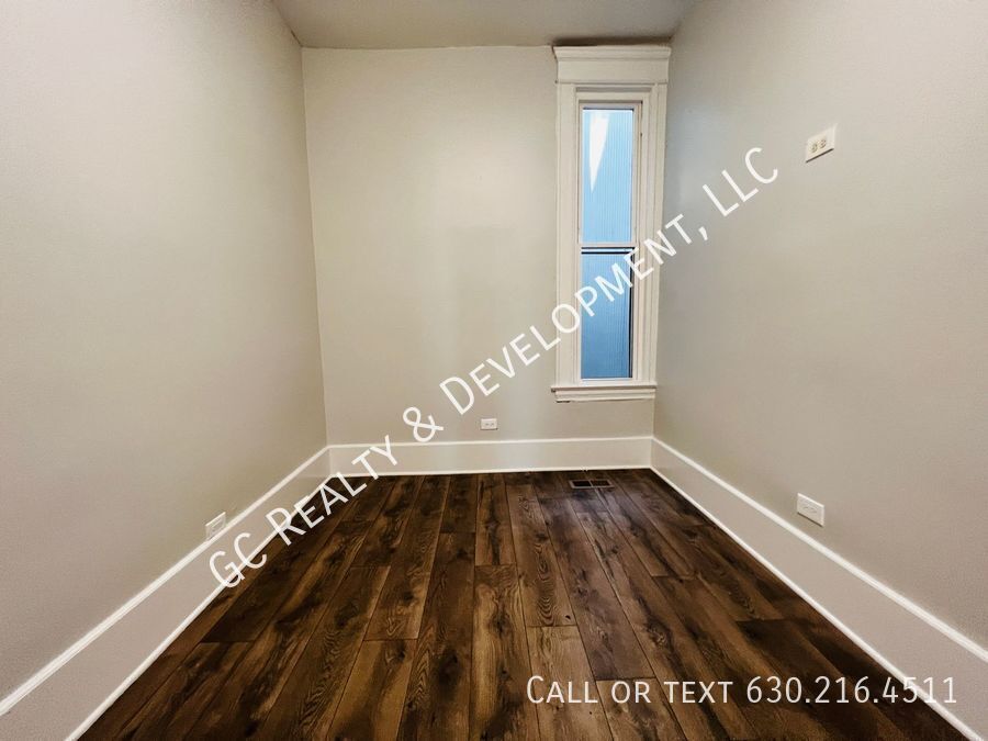 *** 1/2 MO RENT FREE / RECENTLY UPDATED / CENTRAL AC / 3 BDRMS / FIRST FLOOR UNIT / SS APPL INCL / W&D IN UNIT *** property image
