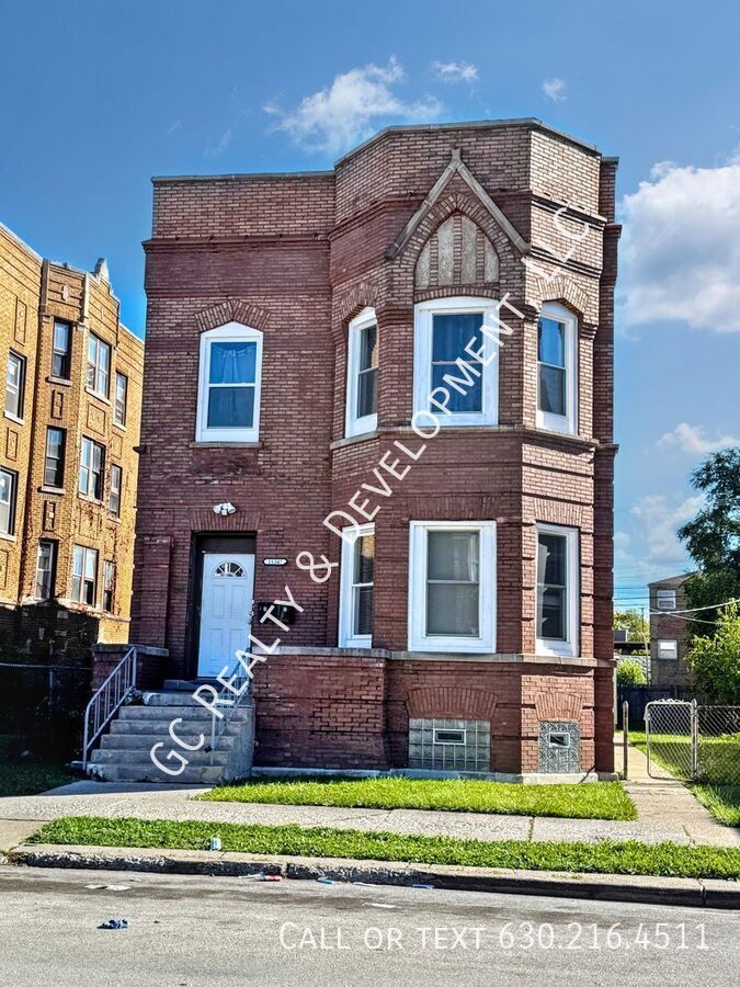 *** 1/2 MO RENT FREE / 3 BDRM - 1 BTH / DETACHED GARAGE PARKING / CENTRAL AC / TRANSIT WITHIN WALKING DISTANCE *** property image