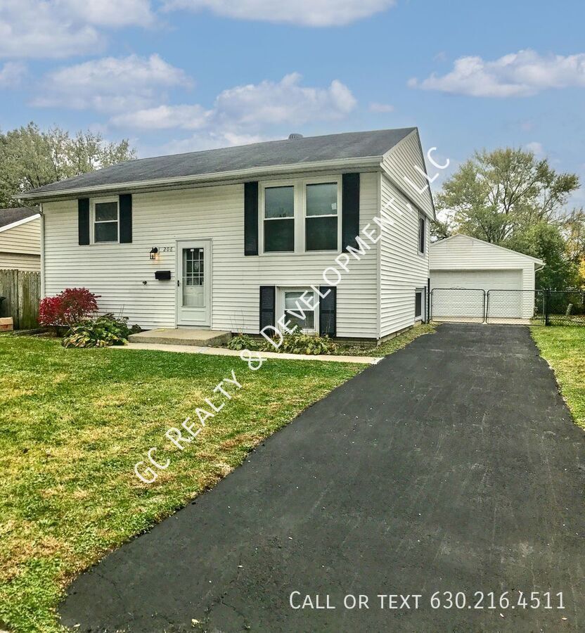 *** 1/2 MO RENT FREE / 3 BDRM-2 FULL BATH / 2 CAR GARAGE / PRIMARY SUITE W/FULL BATH / FINISHED LOWER LEVEL / CENTRAL AIR *** property image